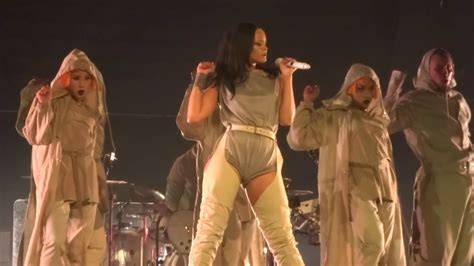 Rihanna Pose Live Anti World Tour Jacksonville Youtube