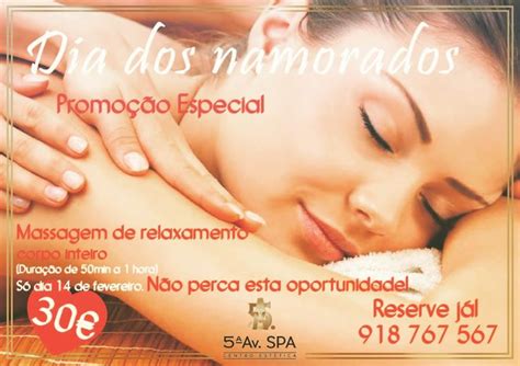 A Woman Getting A Back Massage In A Spa Room With The Words Dias De Monondados On It