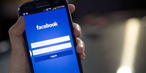 Canadians Use Facebook Via Mobile Devices This Much