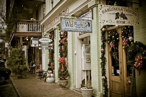 Haven Mainstreet Shops At Christmas Georgia Christmas Dahlonega