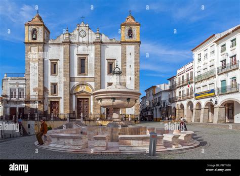 Evora Portugal December 1 2017 Santo Antao Church And The 15th