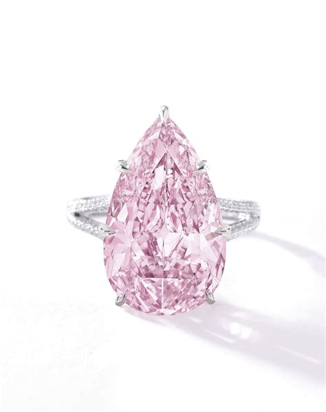 Bague Diamant Fancy Vivid Pink Diamants Platine Crédit Sothebys