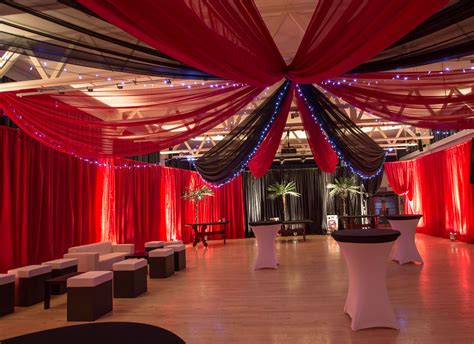 Check out stumps party's complete list of prom theme ideas ranging from masquerade, hollywood, paris to fun, colorful themes like let's glow crazy, candy land, game night and more. Hollywood Prom Decorations | Prom decor, Hollywood theme ...