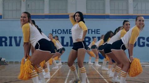 Le Short Des River Vixens Cheerleaders Porté Par Veronica Lodge Camila Mendes Dans Riverdale