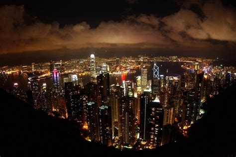 Harga rumah atau sewa apartemen di hongkong terus meroket. Hong Kong Kalahkan Singapura Sebagai Rumah Orang Terkaya ...