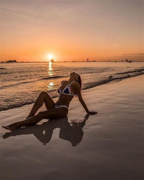48 flattering bikini beach poses to try this summer sharp aspirant beach photoshoot beach
