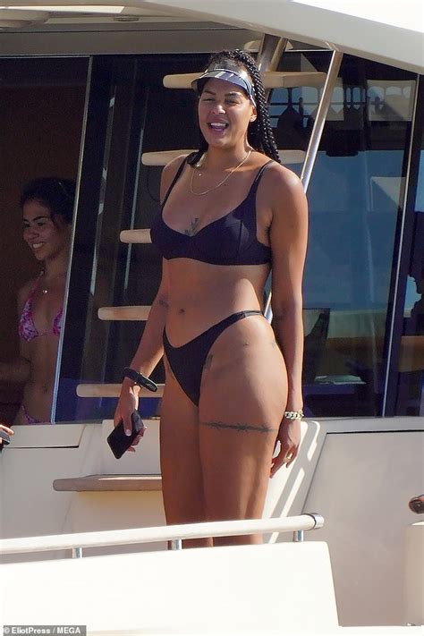 Liz Cambage Flaunts Her Sexy Body While Vacationing In St Hot Sex Picture