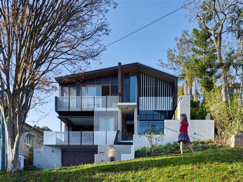 Shaun Lockyer Architects Design A House On A Steep Inner City Street