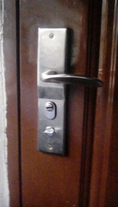The exterior of the doorknob has a. 6 Easy Ways to Open a Locked Door - wikiHow