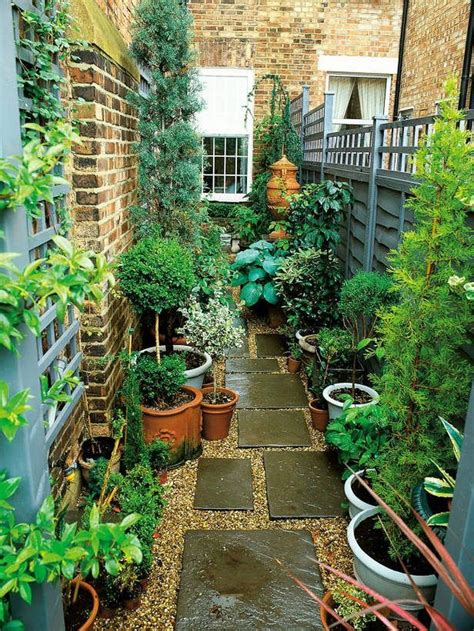 32 Stunning Tiny Garden Design Ideas To Get Beautiful Look Hmdcrtn