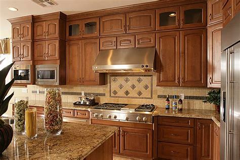 Two tone kitchen cabinets kitchen cabinets pictures cheap kitchen cabinets farmhouse kitchen cabinets upper cabinets kitchen cabinet design kitchen decor kitchen ideas base white painted oak cabinets: Kitchen Backsplash Ideas with Oak Cabinets | Photos of the ...