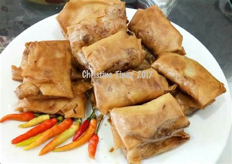 Lumpia merupakan salah satu camilan yang enak lezat dan gurih, terdapat 2 jenis yakni lumpia basah dan goreng. Resep Lumpia Goreng Simple oleh Christine Tinez - Cookpad