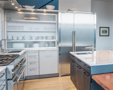 Use the lower cabinet for your garbage and recycling cans, murray suggests. 6 Ways to Create Usable Corner Space In Your Kitchen | The ...