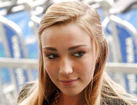 Kendra Sunderland S Height Weight Shoe Size And Body