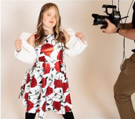 „ich Will Hollywood Erobern “ Die 22 Jährige Britin Mit Down Syndrom Wurde Model