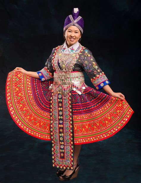 portrait-of-hmong-woman-in-traditional-outfit-smithsonian-photo