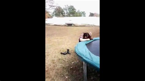 Неудачный прыжок Naked trampoline jumper YouTube