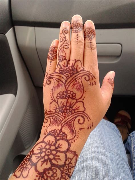 Motif gambar henna simple tangan mudah terbaru 2019 henna adalah sebuah nama tumbuhan yang biasa dipakai untuk kosmetik henna sendiri . 8+ Excellent Henna Telapak Tangan Cantik Simple Dan Mudah ...