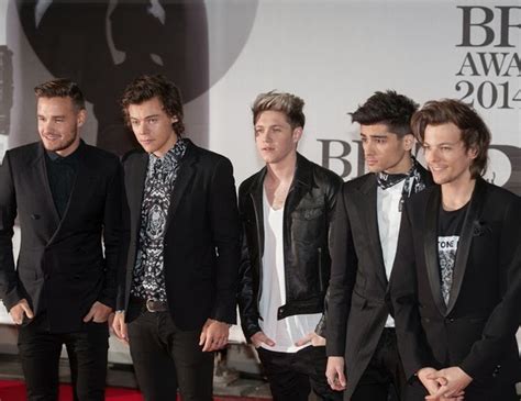 Blog De La Tele Niall Horan Con Muletas Y One Direction En Los Brit