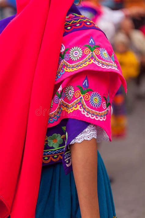 Traditional Folk Clothing And Embroidery Ecuador Ecuador Clothes Folk Costume Costumes