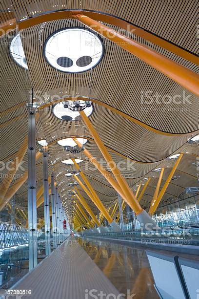 Foto De Aeroporto Barajas De Madri E Mais Fotos De Stock De Aeroporto