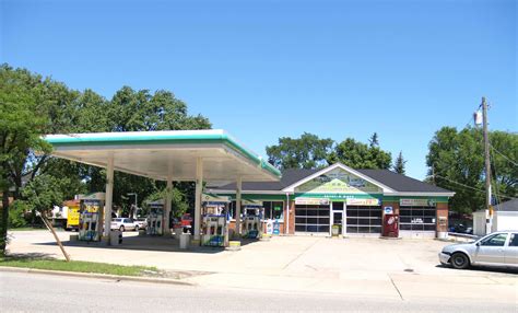 BP Gas Station - Park Ridge, Illinois