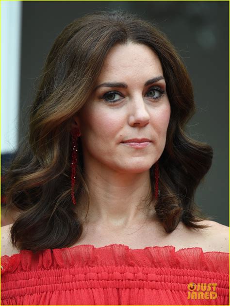 Kate Middleton Is Radiant In Red At The Queen S Berlin Birthday Photo Kate Middleton