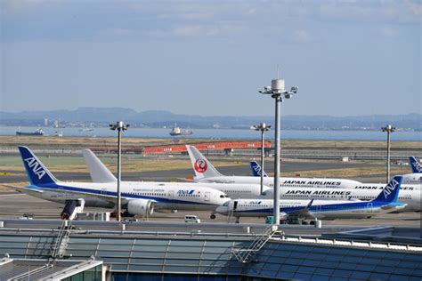 8:30 おのだ/onoda recommended for you. 新型コロナ大量運休でターミナル閑散、駐機場に並ぶ飛行機 ...