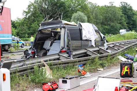 Schwerer Unfall Auf Der A2 Bei Dortmund Zwei Tote Drei Schwerverletzte