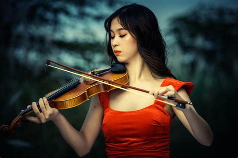 Can A Left Handed Person Play The Violin Left Handed Pro