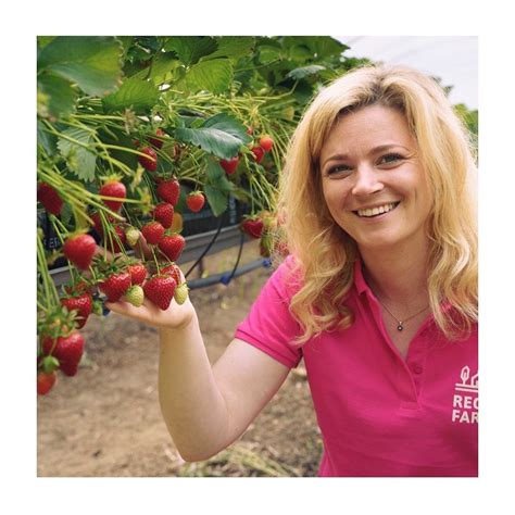 🚜 Meet The Team 🚜 Imogen Grew Up Rectory Farm Pyo