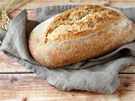 Faire son pain maison n'est pas très difficile, il existe de nombreuses recettes pour faire du pain maison que ce soit à la main ou avec une machine à pain. Recette et conseils pour faire son pain (sans machine à ...
