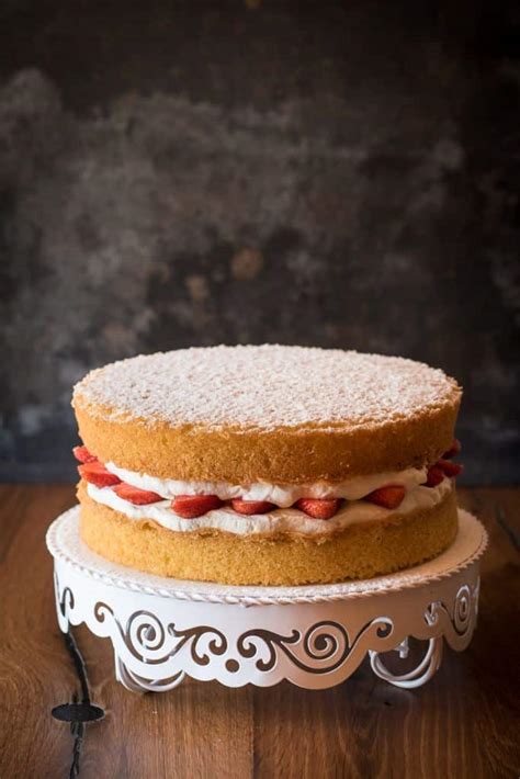 Victoria Sponge Cake schnelle Erdbeer-Sahne-Torte