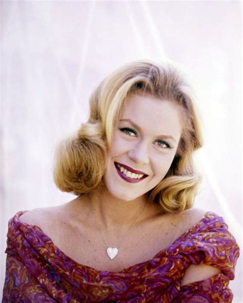 40 Glamorous Photos Of Elizabeth Montgomery In The 1960s And Early