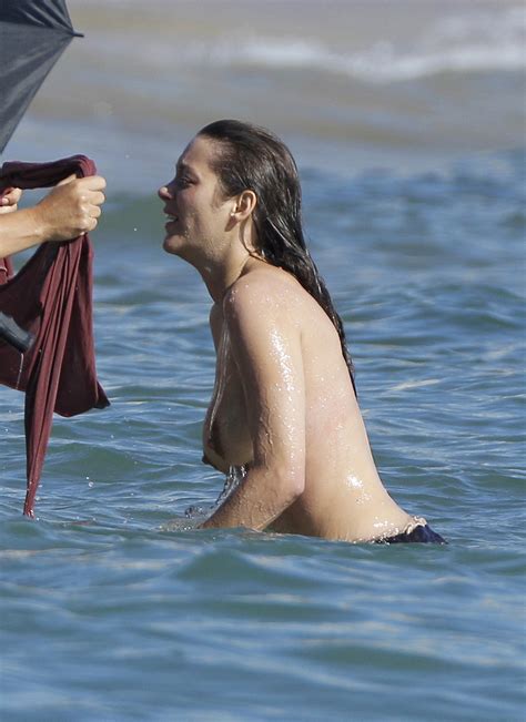 Naked Marion Cotillard In Beach Babes