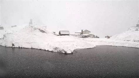 Cel Mai Mare Strat De Zăpadă Din România Este La Bâlea Lac Făgărașul Tău