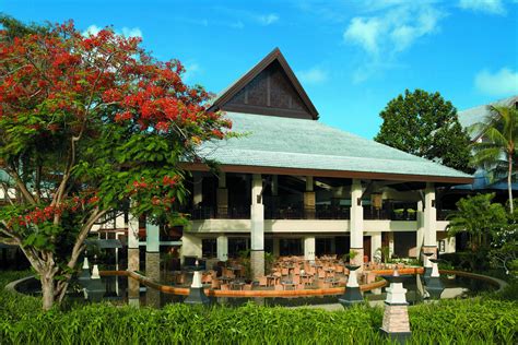 Whether your preference is to relax poolside with cocktail in hand, immerse yourself with nature, or to perfect your golf swing, the resort has an activity to cater to for you. Maleisië Kota Kinabalu strandvakantie Shangri-la Rasa Ria ...