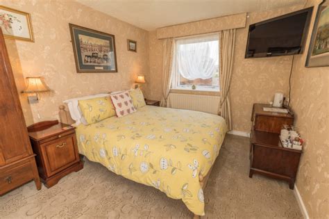 Luxury Rooms En Suite Bed And Breakfast Netflix Tvs Colwyn Bay