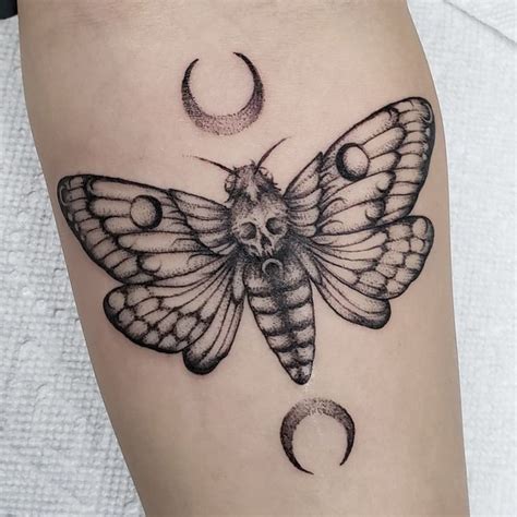 8 Classy Insect Tattoo Designs That You Should Get In 2020 Moth