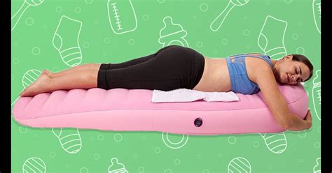 The Cozy Bump Pillow Helps Pregnant Women Stomach Sleep