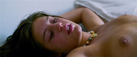 Adèle Exarchopoulos Nue Dans Orphan