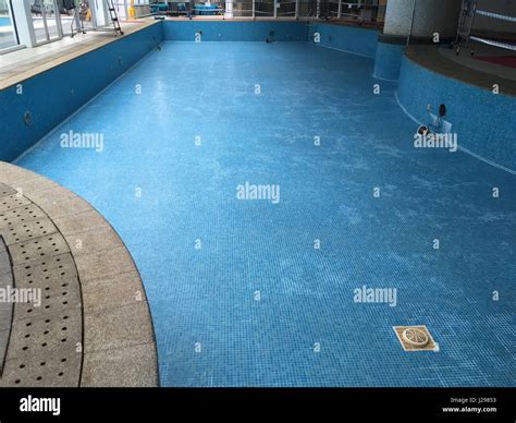 Empty Swimming Pool Stock Photo Alamy
