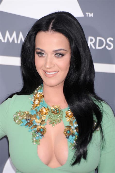 Katy Perry Awesome Cleavage Show In Green Dress At The 55th Annual
