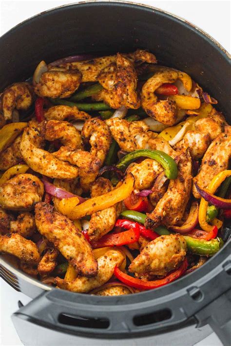 Super easy and flavorful chicken fajitas made quickly in ...