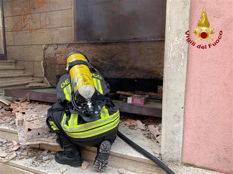 Napoli Incendio In Palazzina A Marigliano Morto 82enne