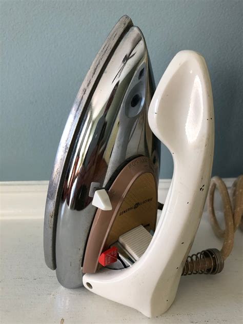Vintage General Electric Ge Travel Steam Iron With Cloth Cord Etsy