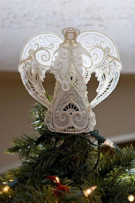 Christmas tree toppers: 10 alternatieven voor de piek ... These beautiful angel tree toppers often feature shimmering dresses, wings, and swirling ribbons.