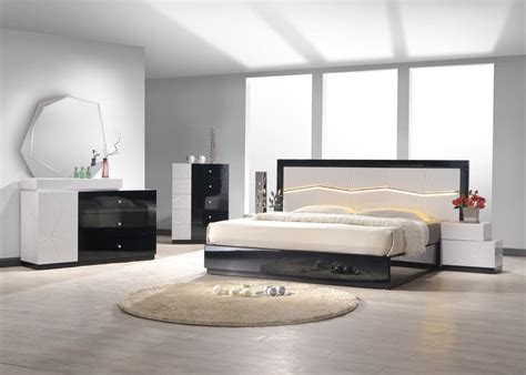 Black And White Bedroom Furniture Buy Habitat Broadway Gloss 4 Piece