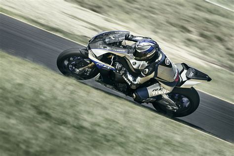 Motorrad Vergleich Yamaha R1m 2019 Vs Ducati Panigale V4 S 2020
