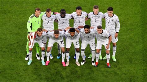 Es gibt wohl mehrere millionen bundestrainer in deutschland. EM 2021 im Ticker: DFB-Aufstellung gegen Portugal da ...